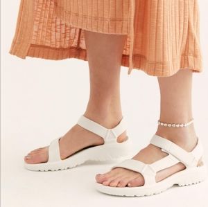 Teva Hurricane Drift White Size 7 NWT